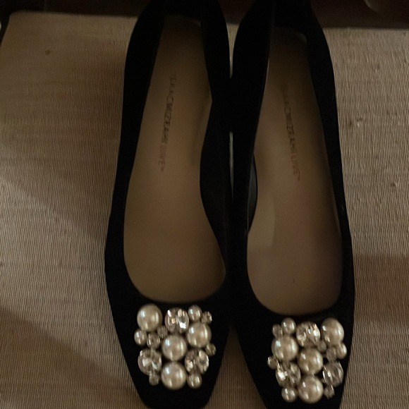 Elegant Issac Mizrahi Velvet Black Shoes Pearl and Crystal Embellishments 7.5 - Picture 2 of 13